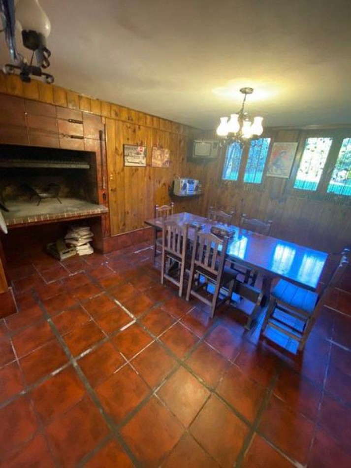 Venta- Chalet cuatro ambientes con jardin. 