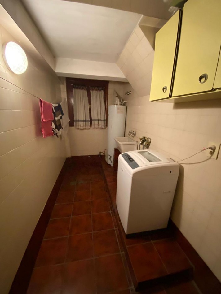 Venta- Chalet cuatro ambientes con jardin. 