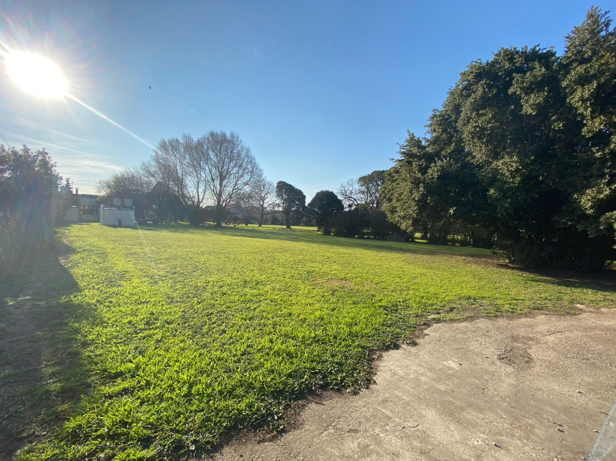 Venta- Manzana con vivienda y local comercial.
