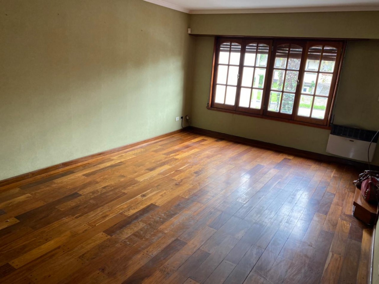 Venta- Duplex tres ambientes con jardin.