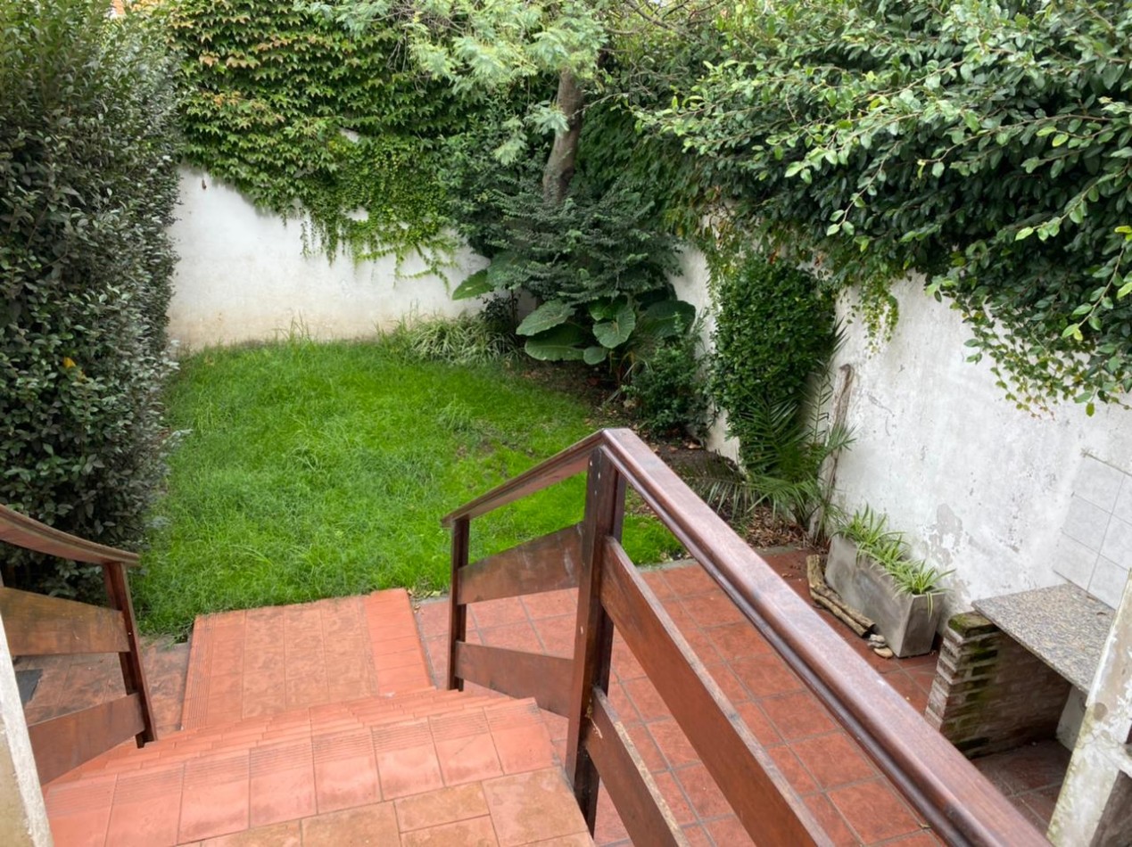 Venta- Duplex tres ambientes con jardin.