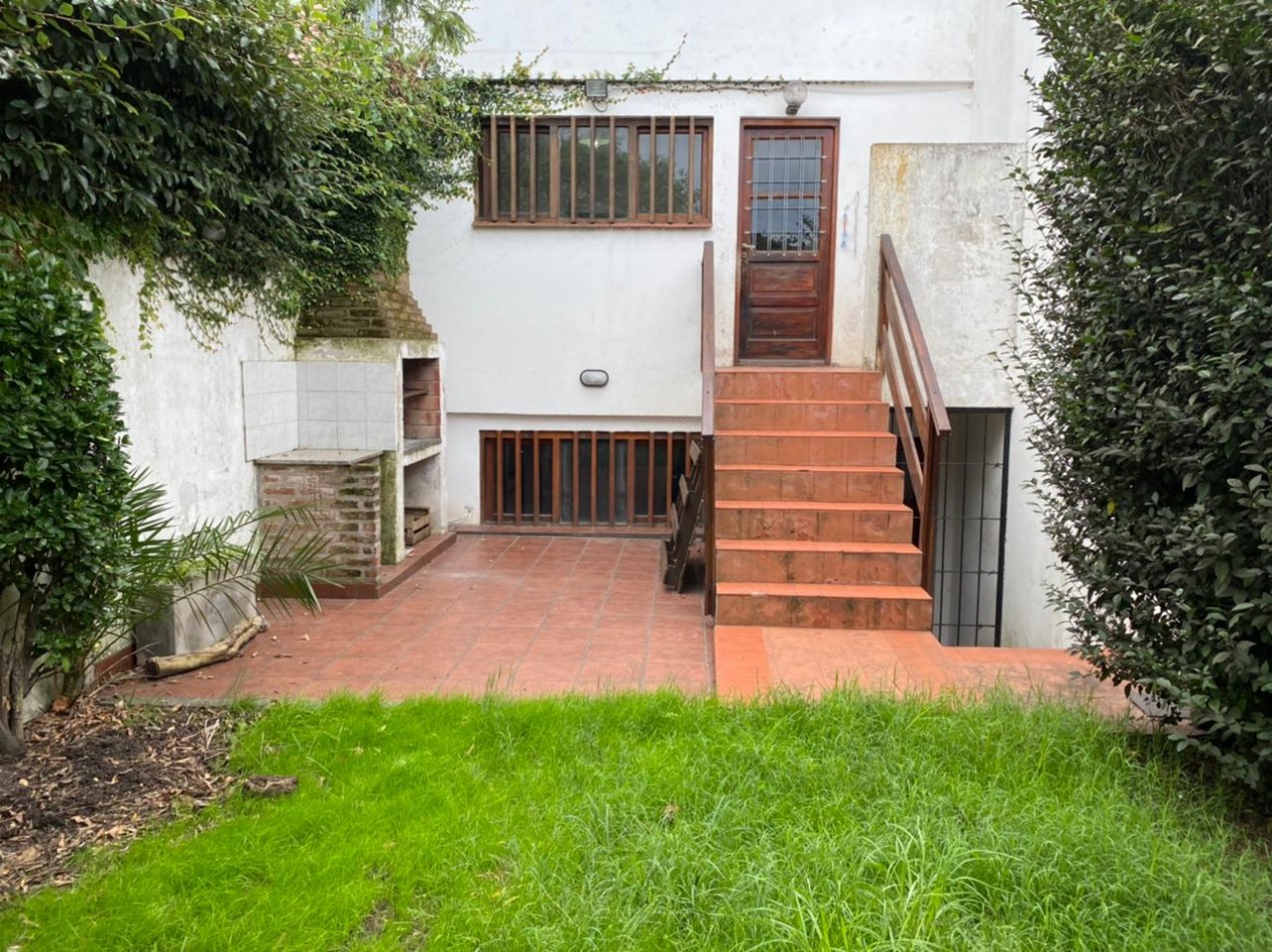Venta- Duplex tres ambientes con jardin.