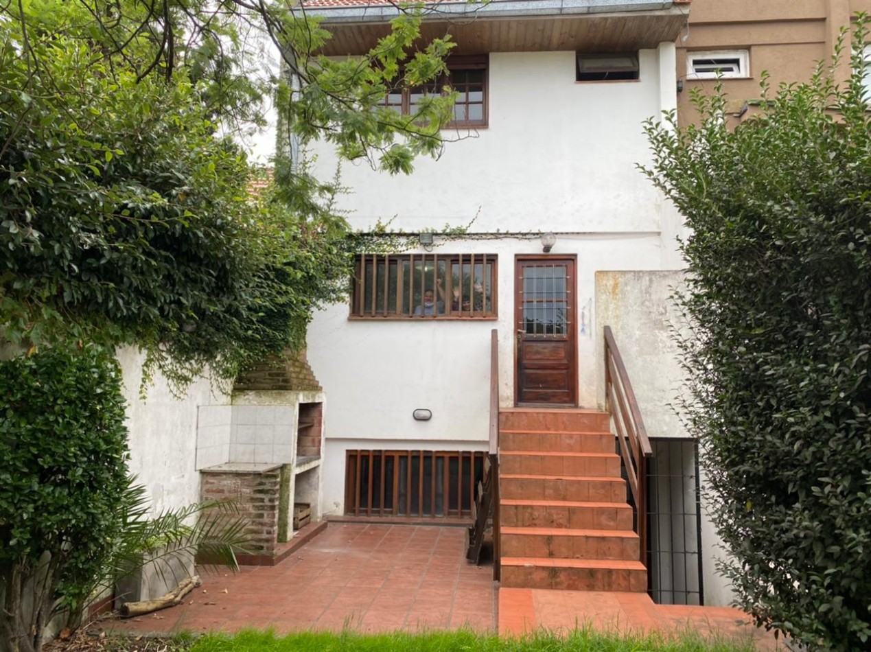 Venta- Duplex tres ambientes con jardin.