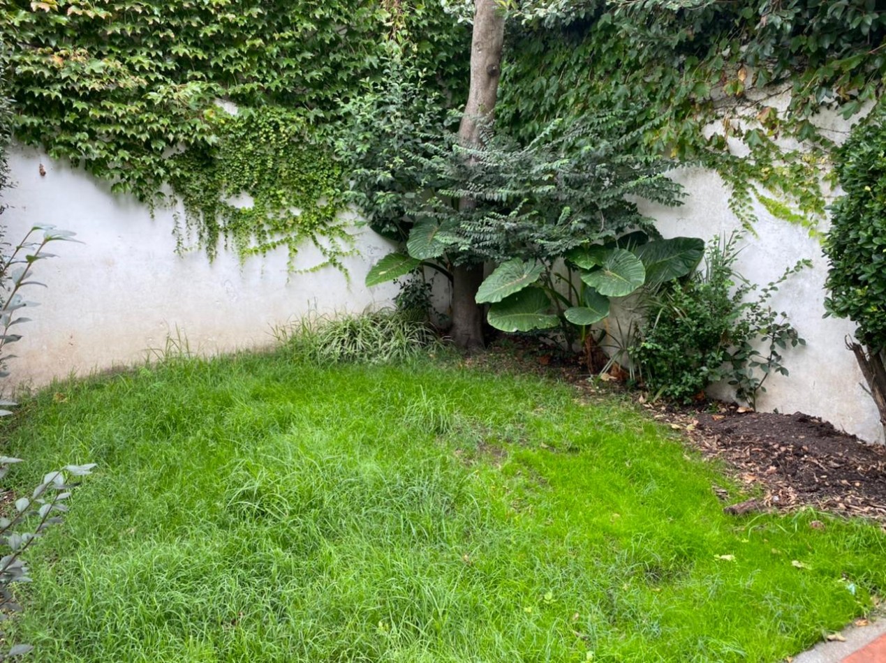 Venta- Duplex tres ambientes con jardin.