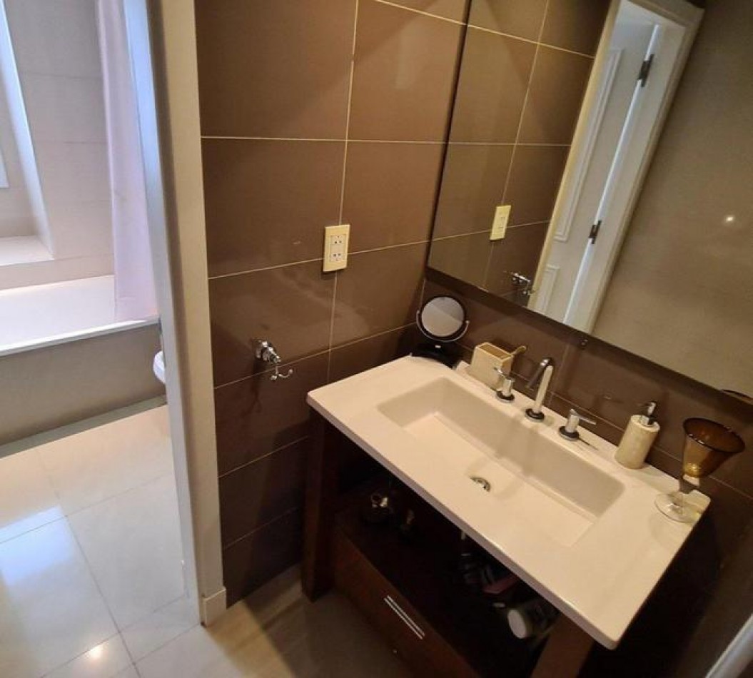 Venta- Piso cuatro ambientes en edificio Magna. 