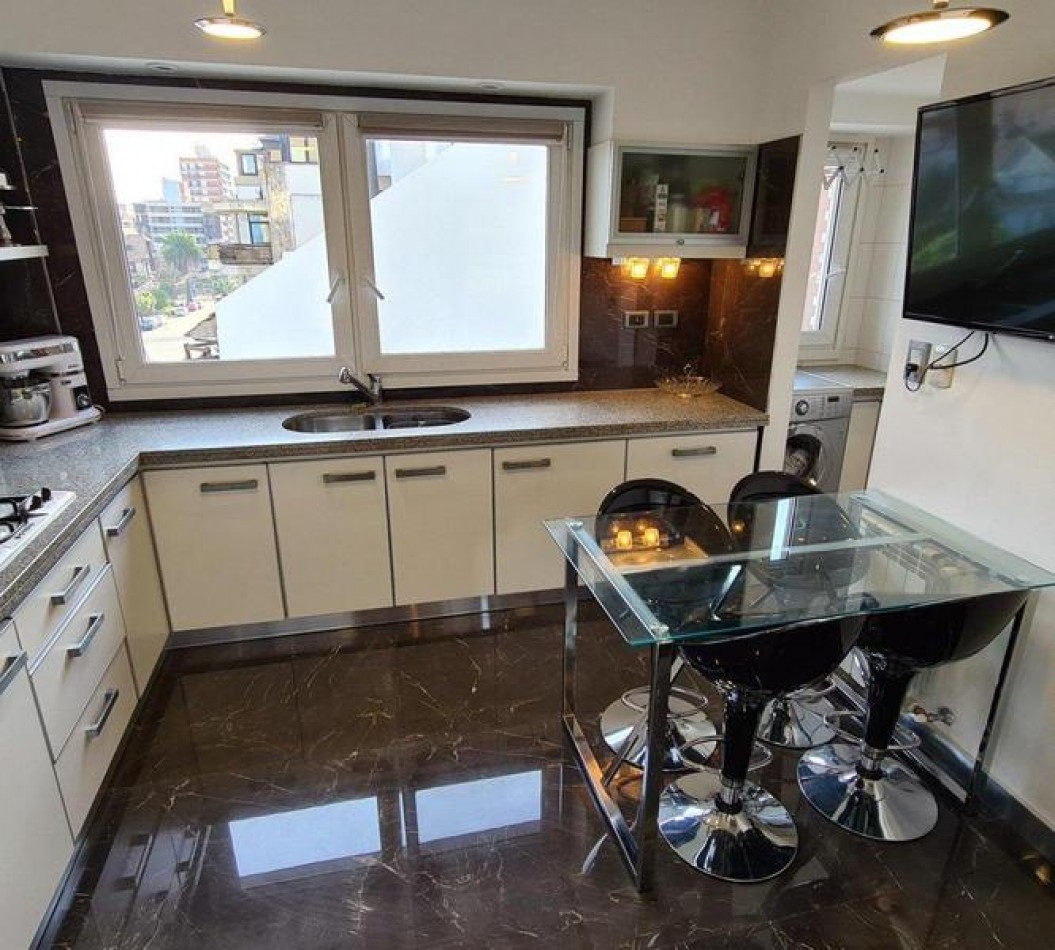 Venta- Piso cuatro ambientes en edificio Magna. 