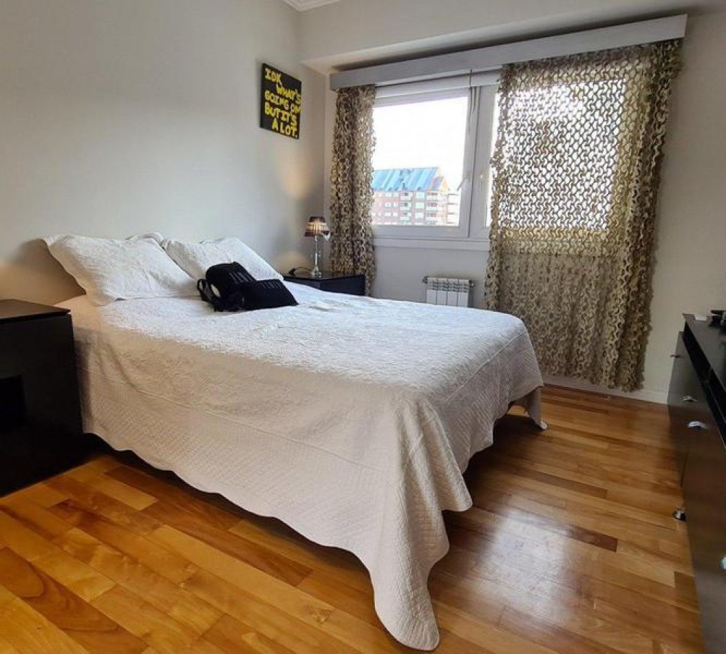 Venta- Piso cuatro ambientes en edificio Magna. 