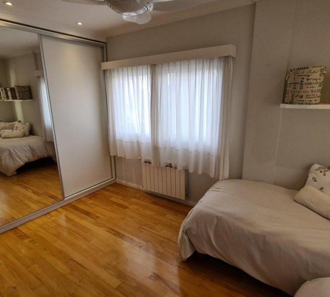 Venta- Piso cuatro ambientes en edificio Magna. 