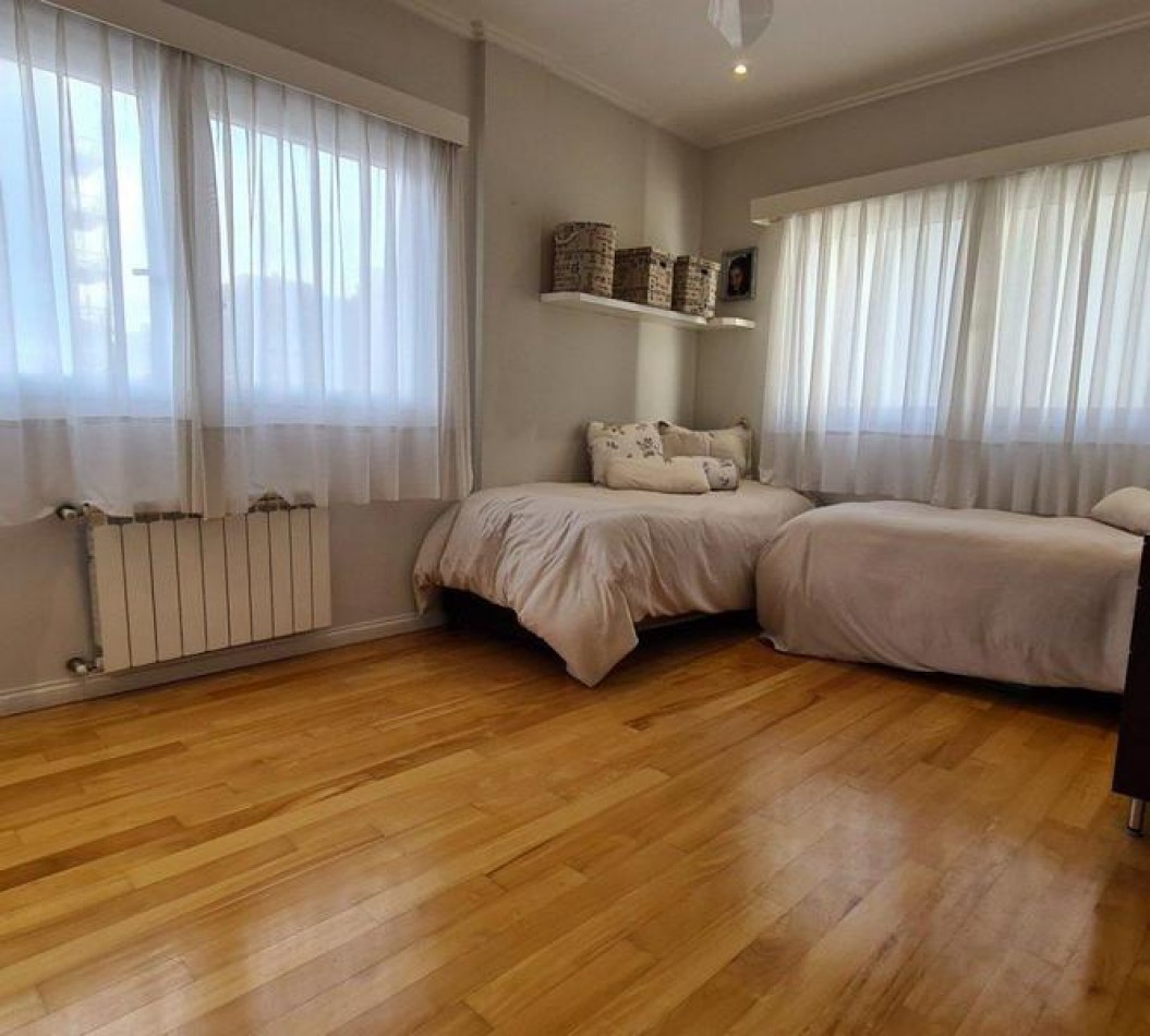 Venta- Piso cuatro ambientes en edificio Magna. 