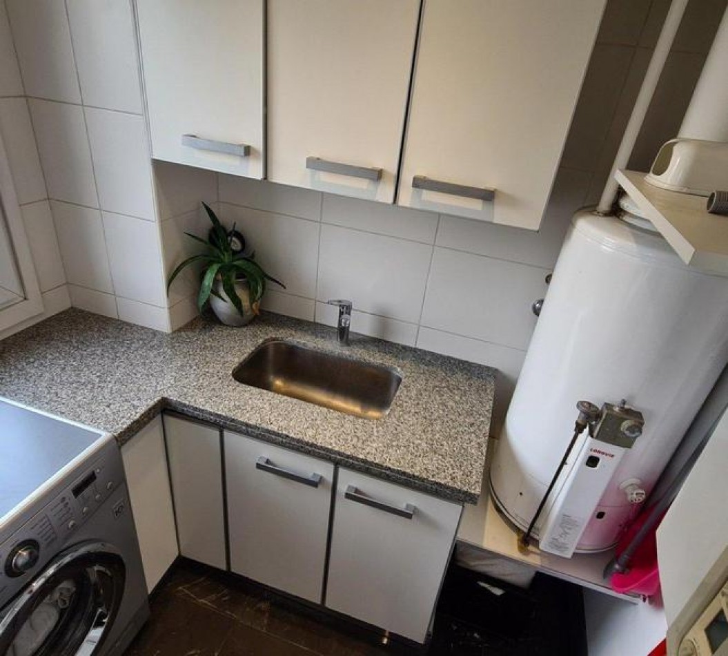 Venta- Piso cuatro ambientes en edificio Magna. 