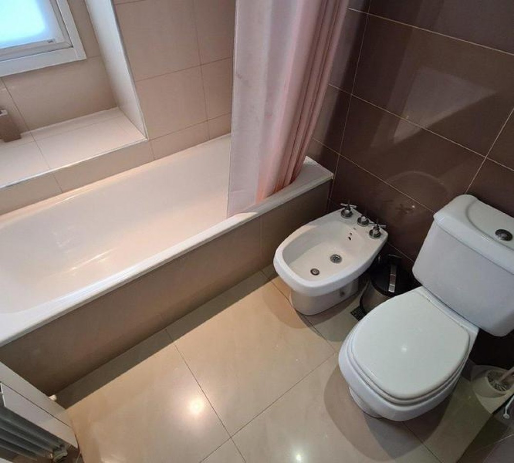 Venta- Piso cuatro ambientes en edificio Magna. 