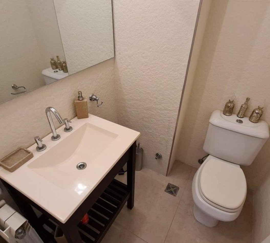 Venta- Piso cuatro ambientes en edificio Magna. 