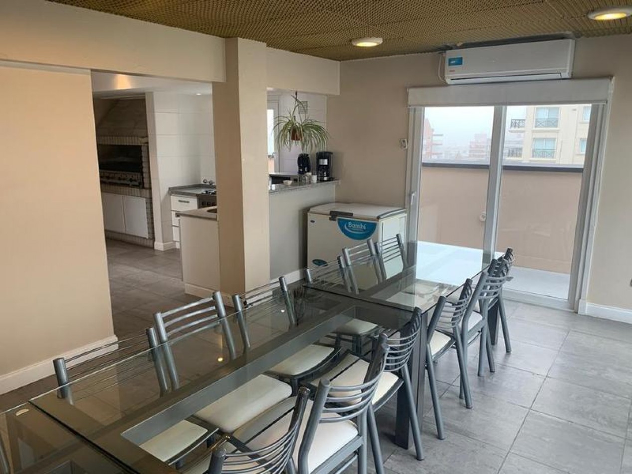 Venta- Piso cuatro ambientes en edificio Magna. 