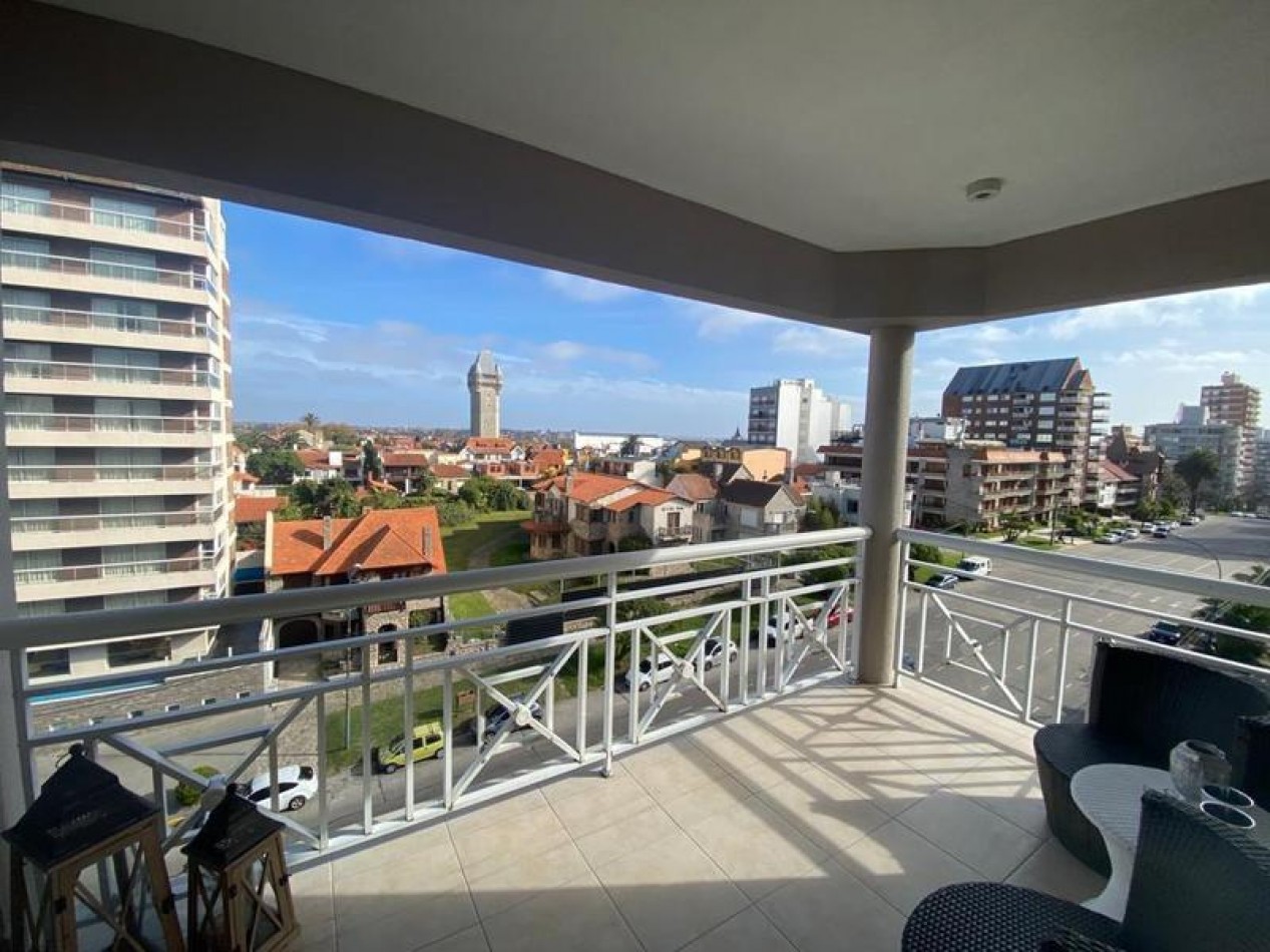 Venta- Piso cuatro ambientes en edificio Magna. 