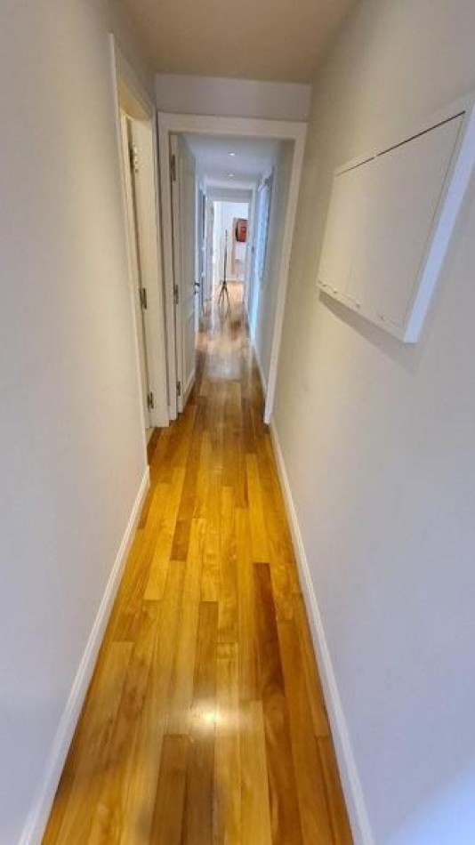Venta- Piso cuatro ambientes en edificio Magna. 