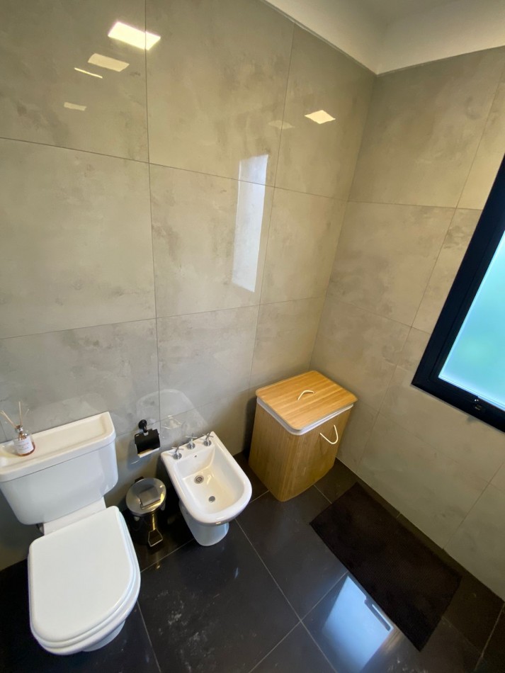 Venta- Casa cuatro ambientes, con pileta climatizada en Rumenco Joven. 