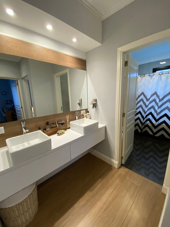 Venta- Casa cuatro ambientes, con pileta climatizada en Rumenco Joven. 