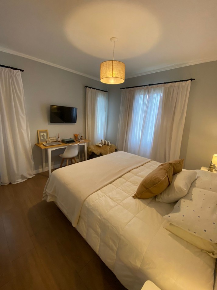 Venta- Casa cuatro ambientes, con pileta climatizada en Rumenco Joven. 