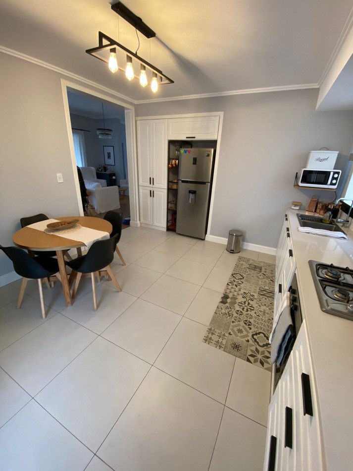 Venta- Casa cuatro ambientes, con pileta climatizada en Rumenco Joven. 