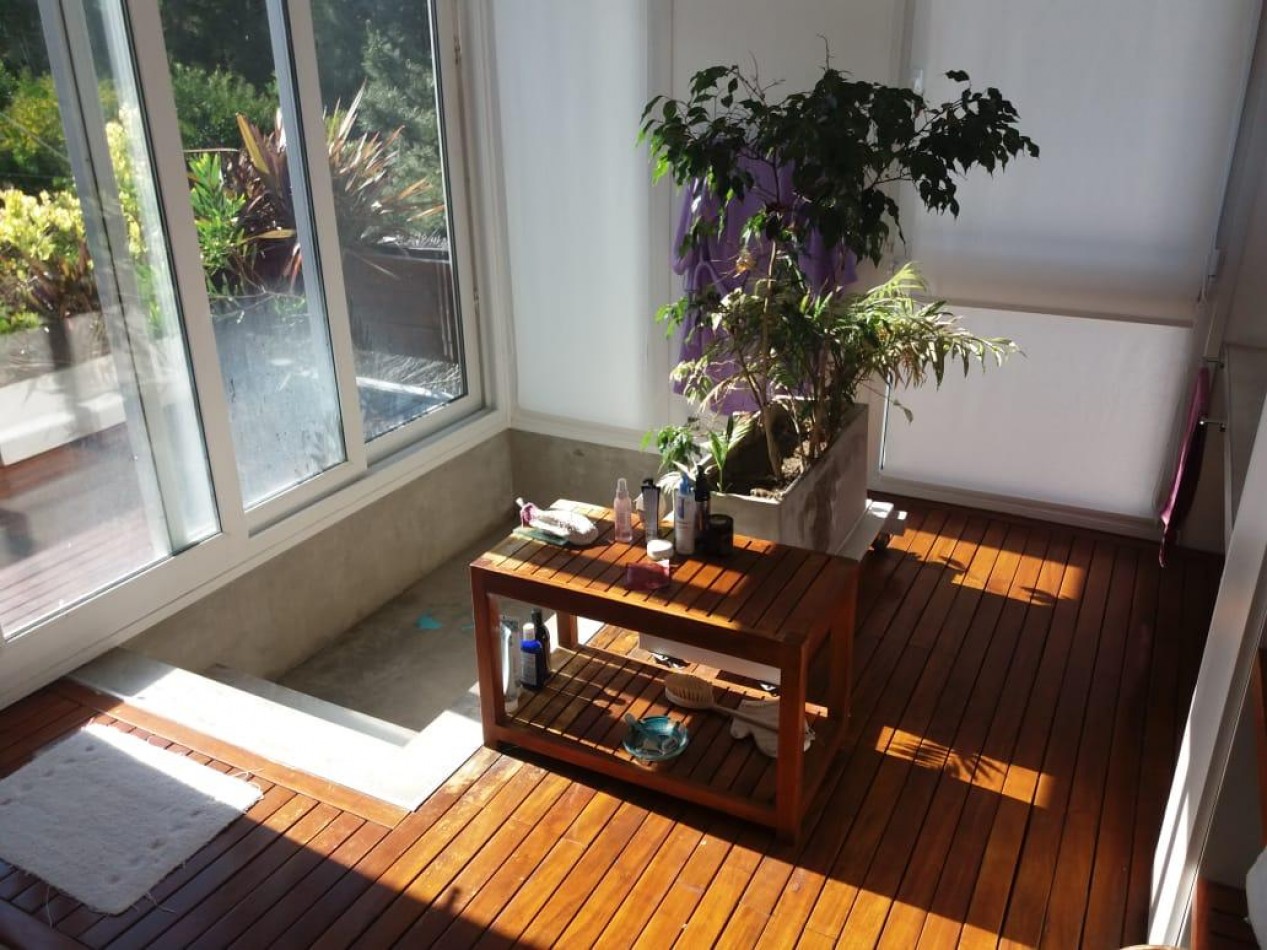 VENTA - Casa de diseño en Las Gaviotas, con departamento sobre el mismo lote.
