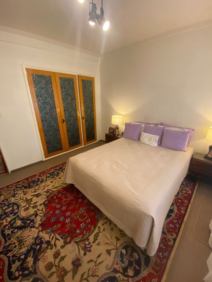 Venta La Perla- Dos ambientes con dependencia y cochera a 100 mts. del mar.