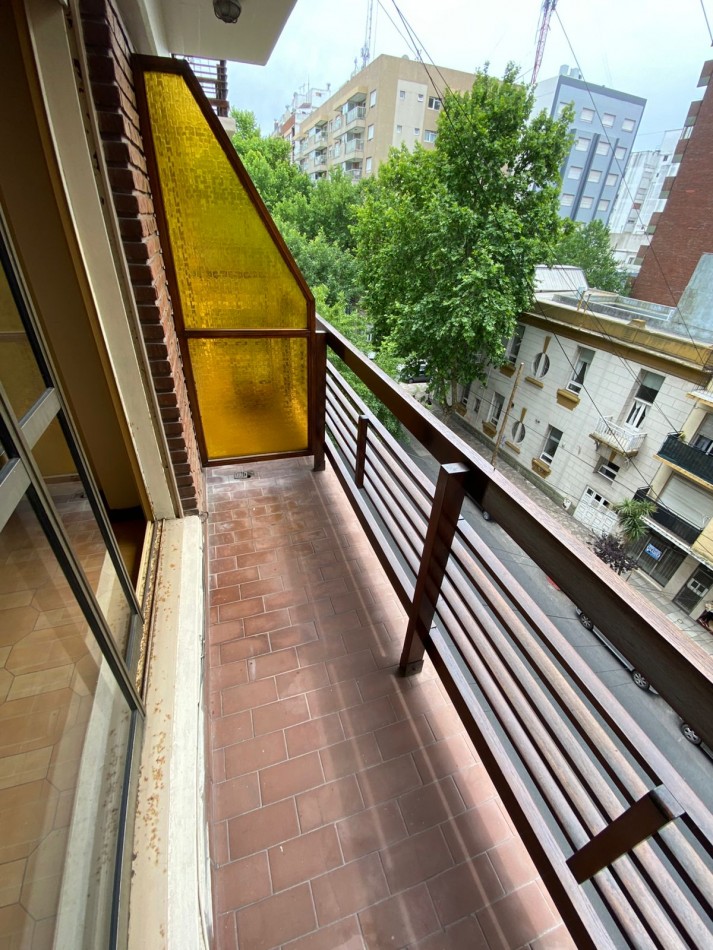 Alquiler 24 meses- Departamento un ambiente con balcon a la calle.