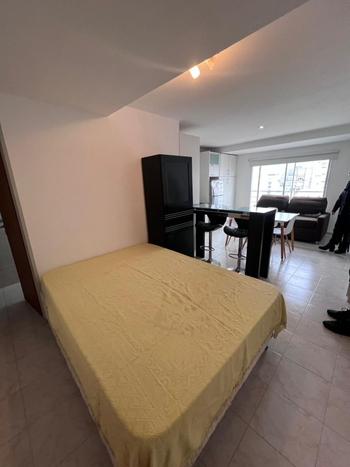 Venta - Departamento un ambiente a la calle super luminoso.