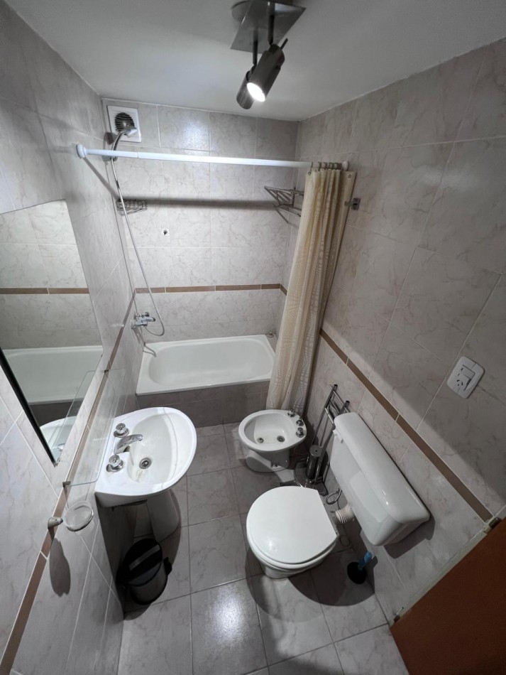 Venta - Departamento un ambiente a la calle super luminoso.