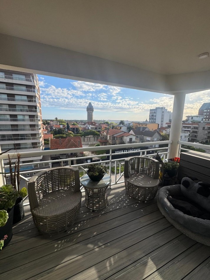 Venta- Piso cuatro ambientes en edificio Magna. 