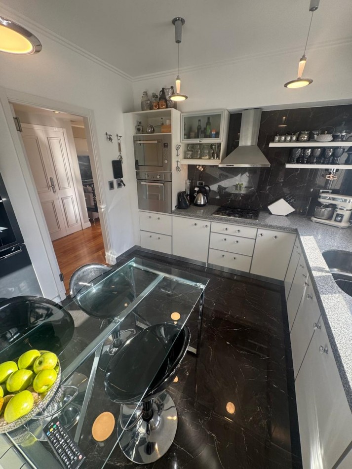 Venta- Piso cuatro ambientes en edificio Magna. 