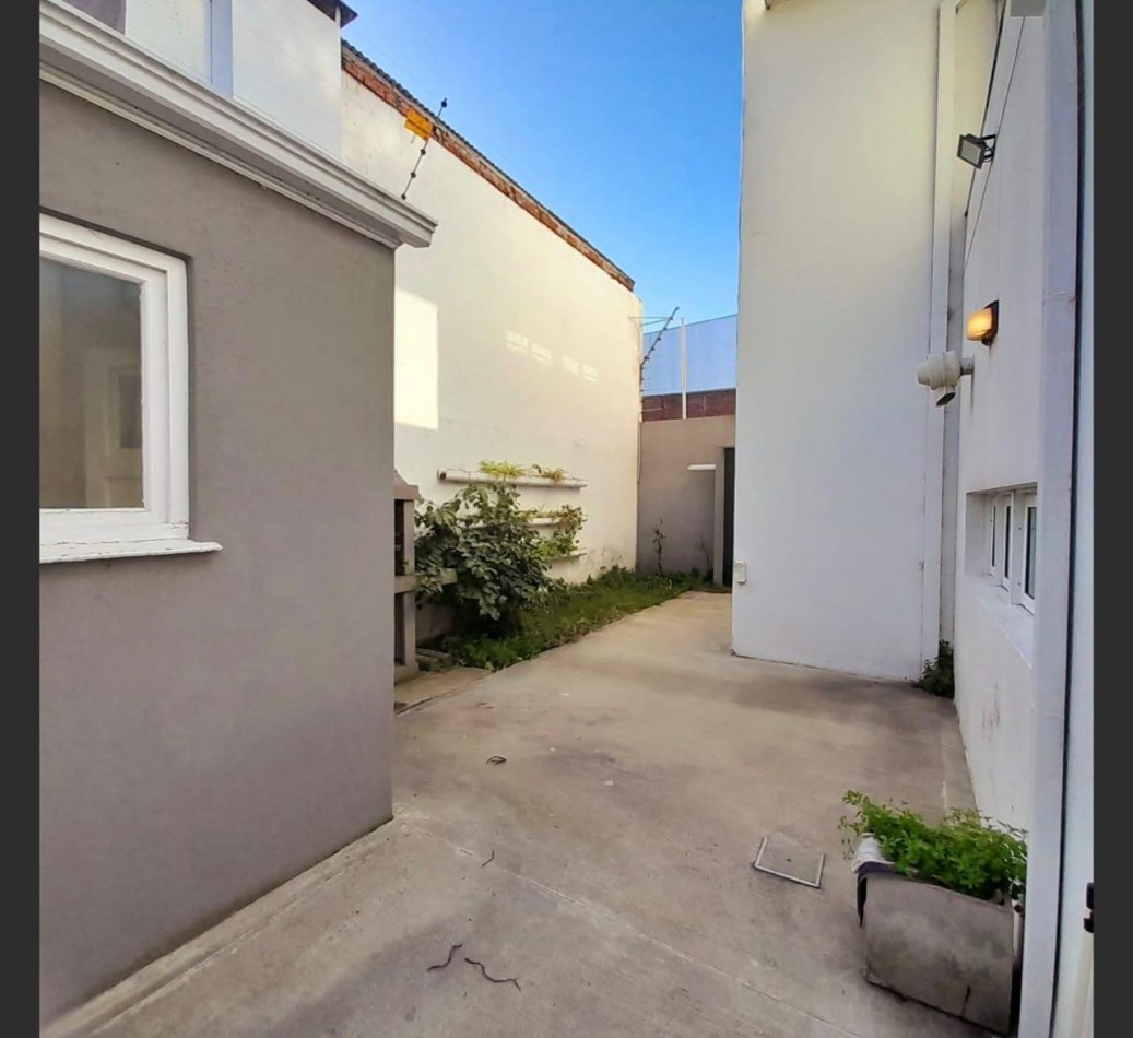 VENTA - Casa de 5 ambientes en Zona Chauvin