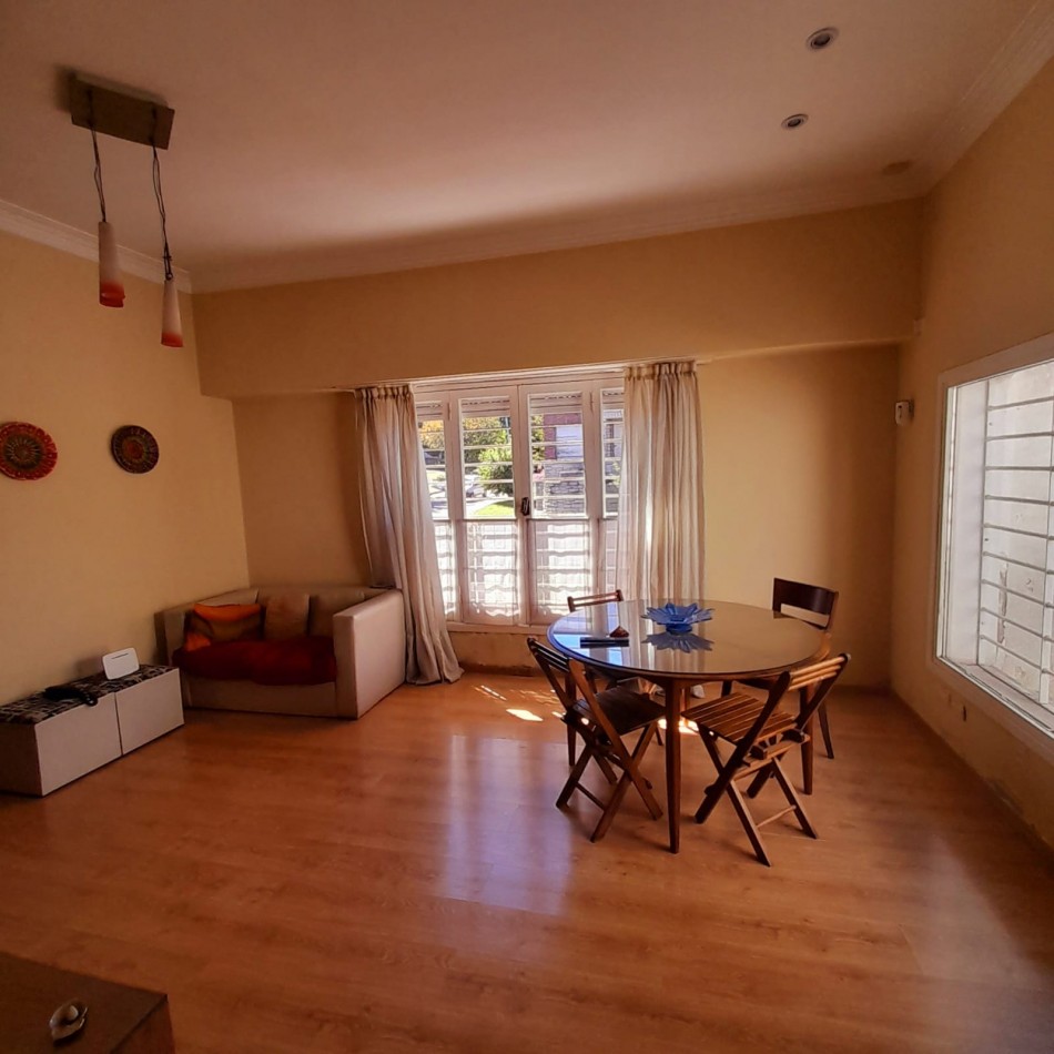 VENTA - Casa de 5 ambientes en Los Troncos. 