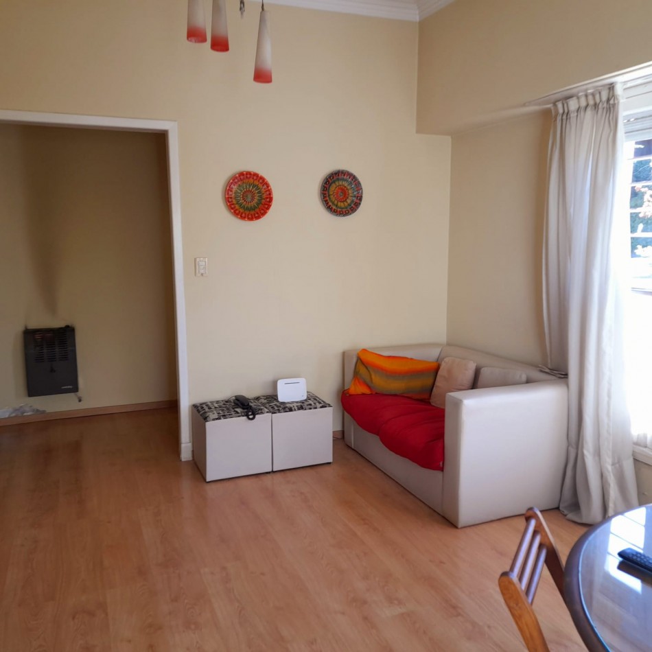 VENTA - Casa de 5 ambientes en Los Troncos. 