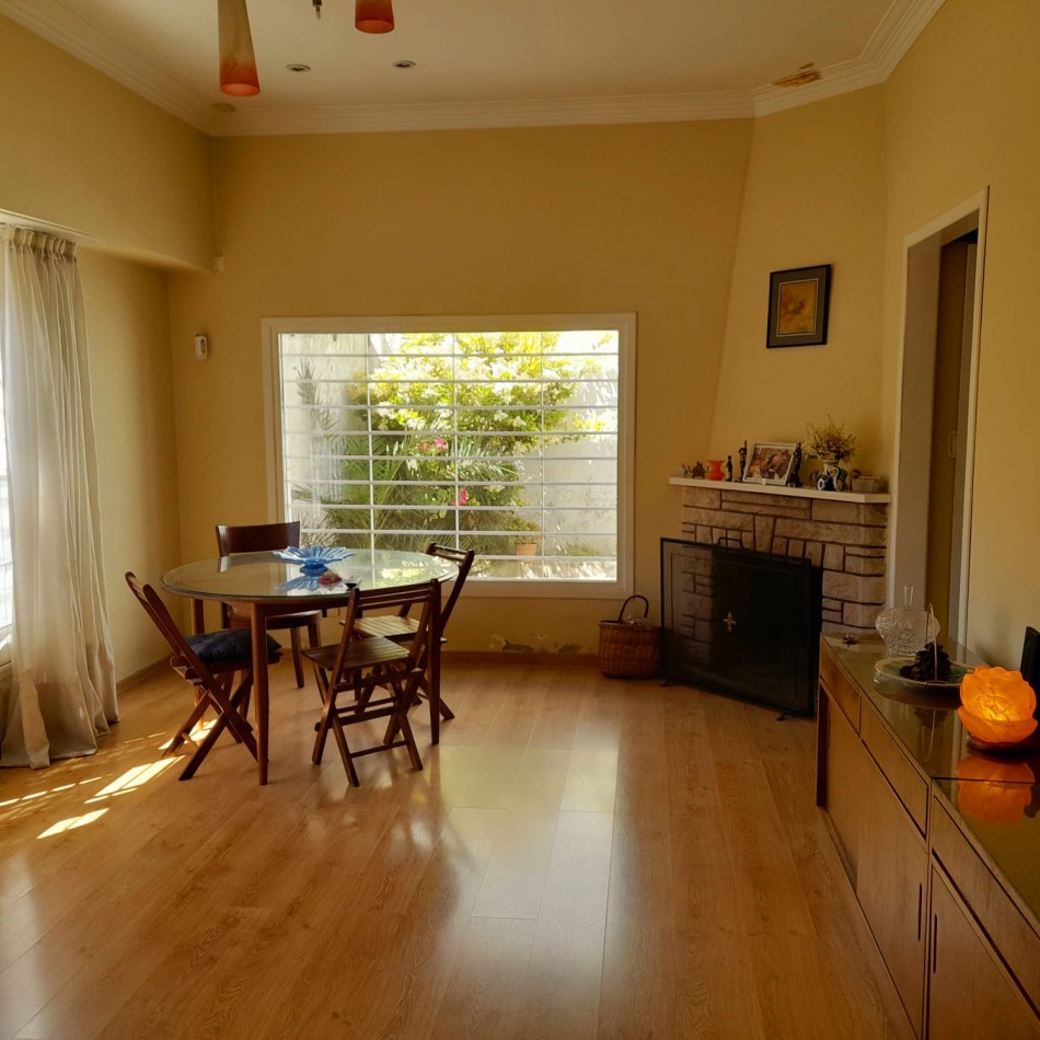 VENTA - Casa de 5 ambientes en Los Troncos. 