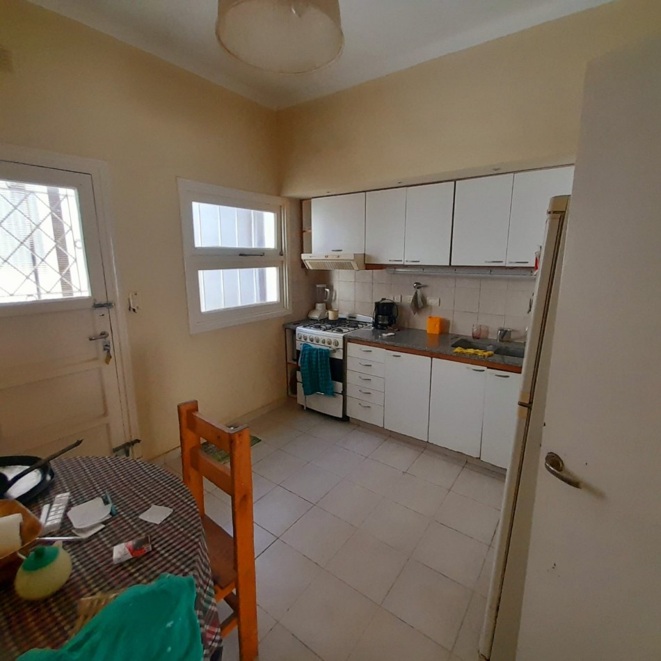 VENTA - Casa de 5 ambientes en Los Troncos. 