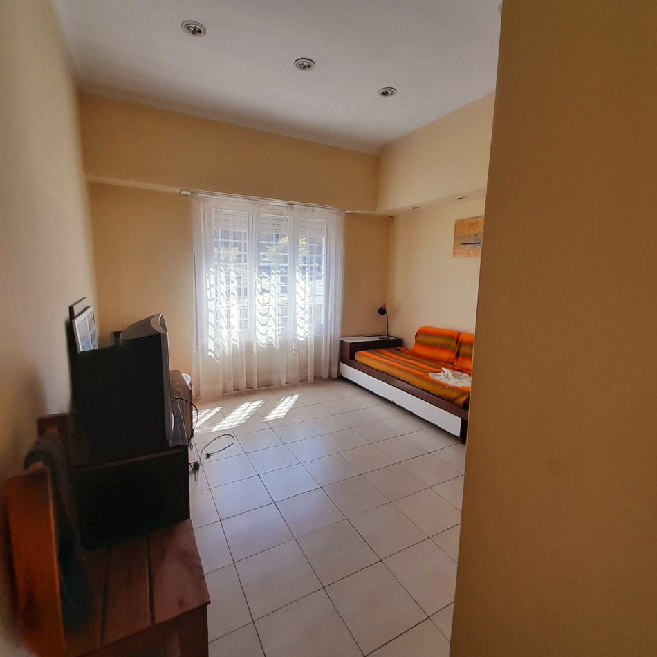 VENTA - Casa de 5 ambientes en Los Troncos. 