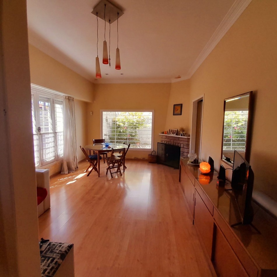 VENTA - Casa de 5 ambientes en Los Troncos. 