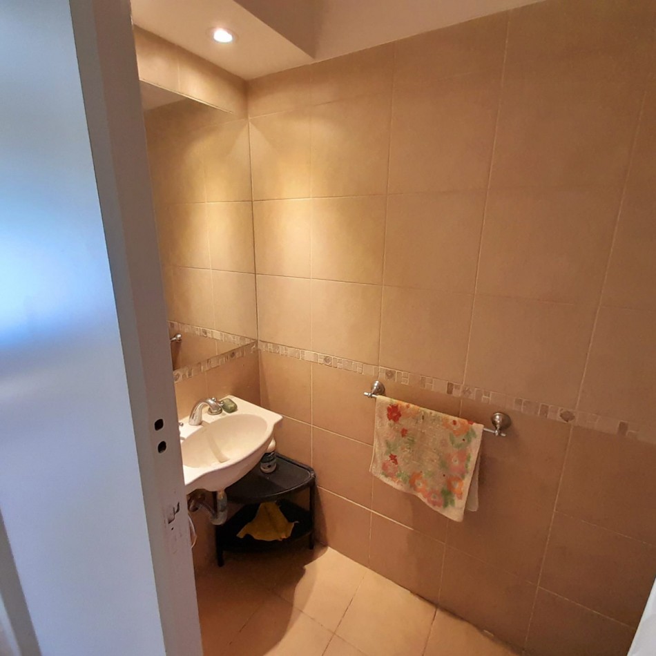 VENTA - Casa de 5 ambientes en Los Troncos. 