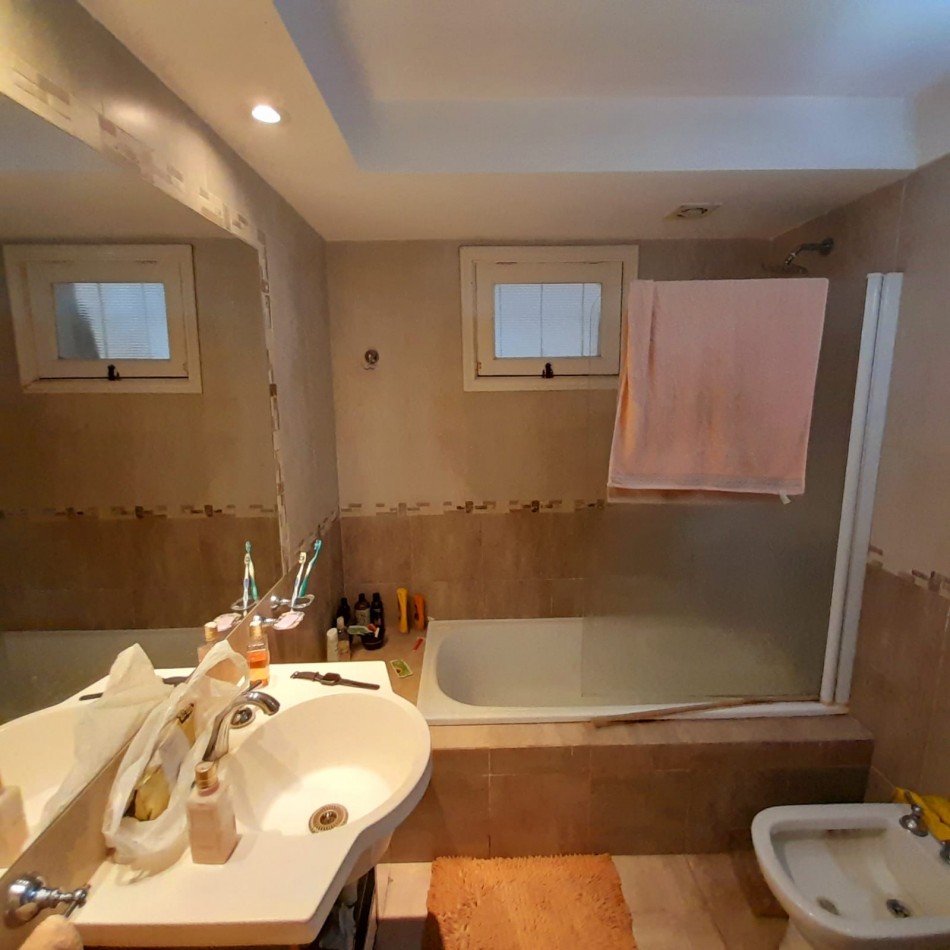 VENTA - Casa de 5 ambientes en Los Troncos. 