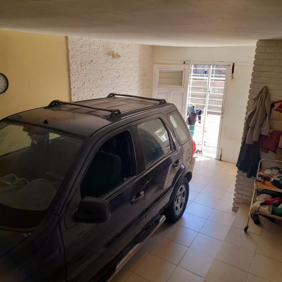 VENTA - Casa de 5 ambientes en Los Troncos. 