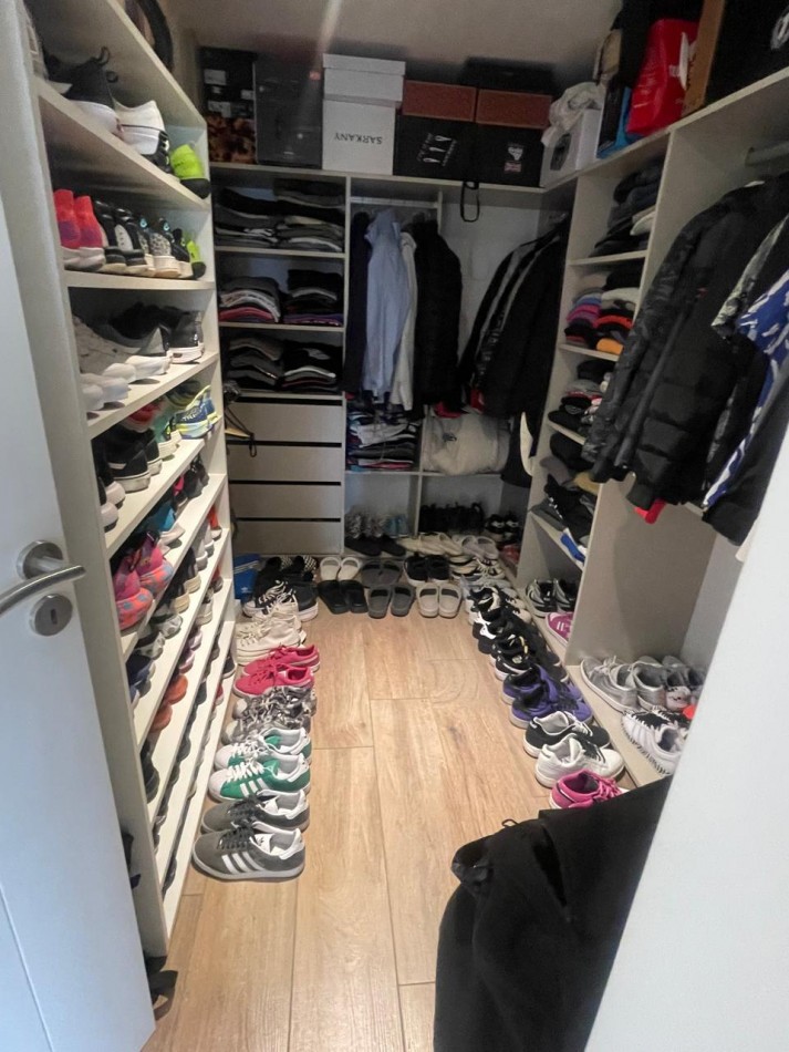 VENTA - Departamento de 3 ambientes con cochera en zona Guemes