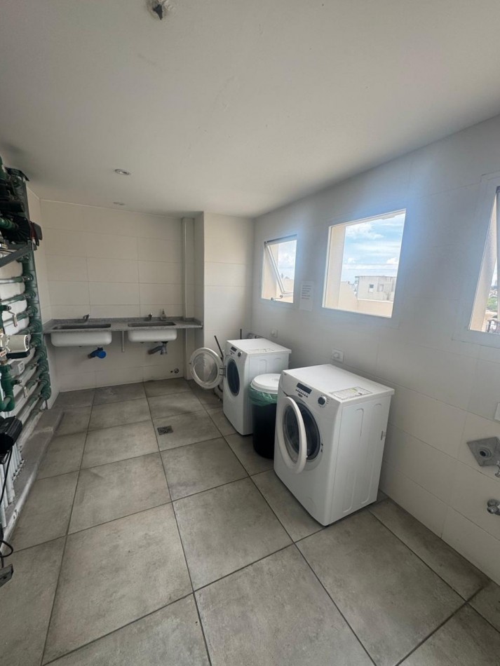 VENTA - Departamento de 3 ambientes con cochera en zona Guemes