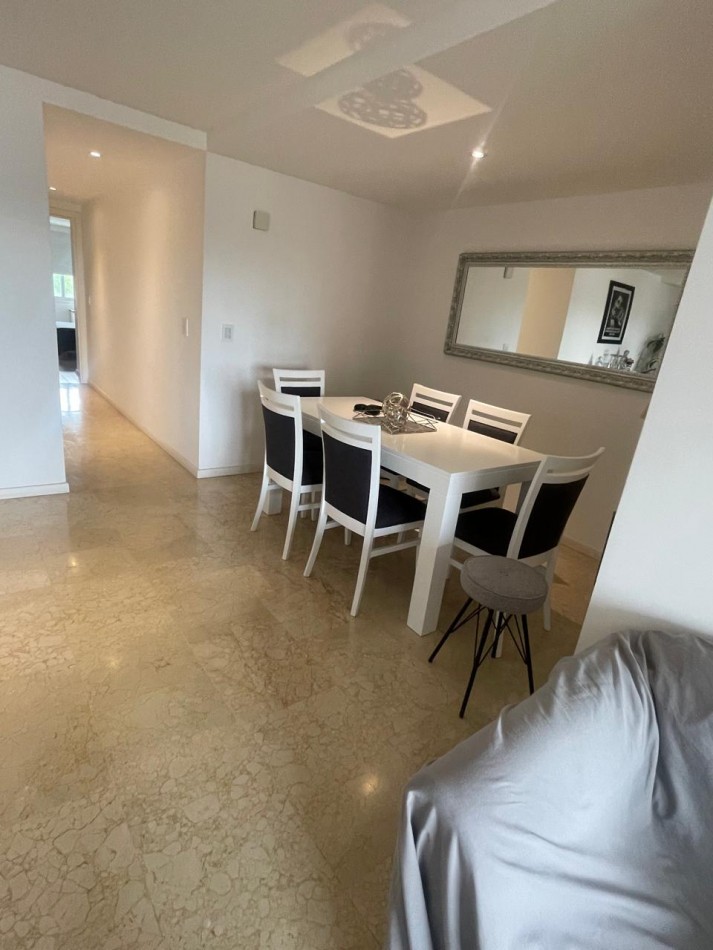 VENTA - Departamento de 3 ambientes con cochera en zona Guemes