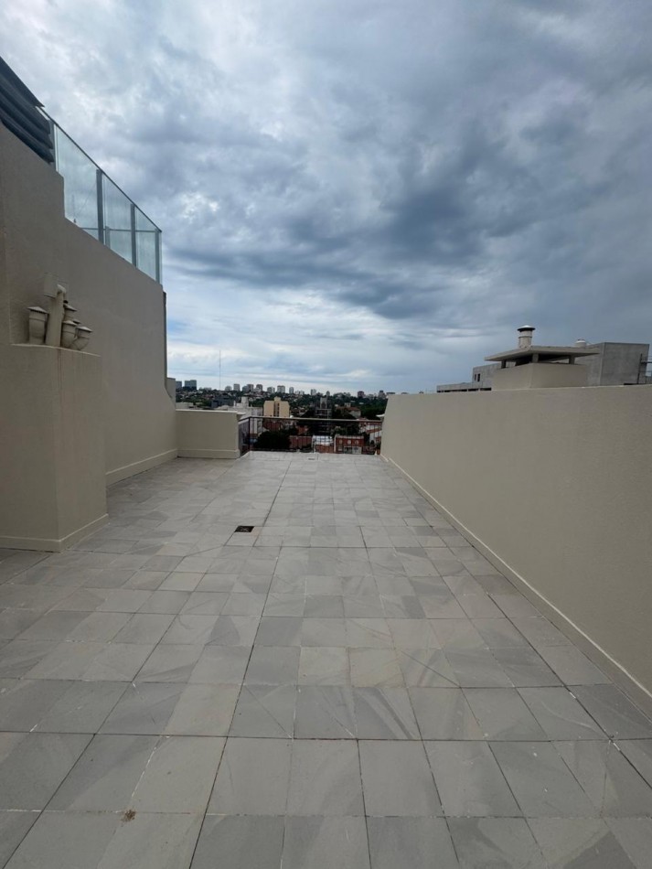 VENTA - Departamento de 3 ambientes con cochera en zona Guemes