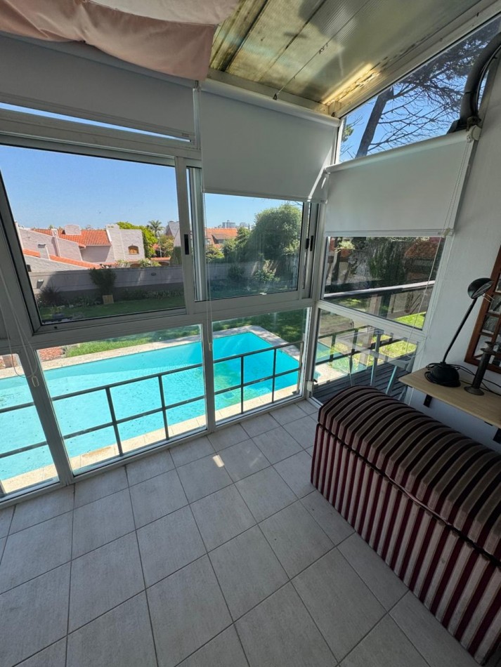 Venta - Chalet en los Troncos con amplio parque, piscina y garage