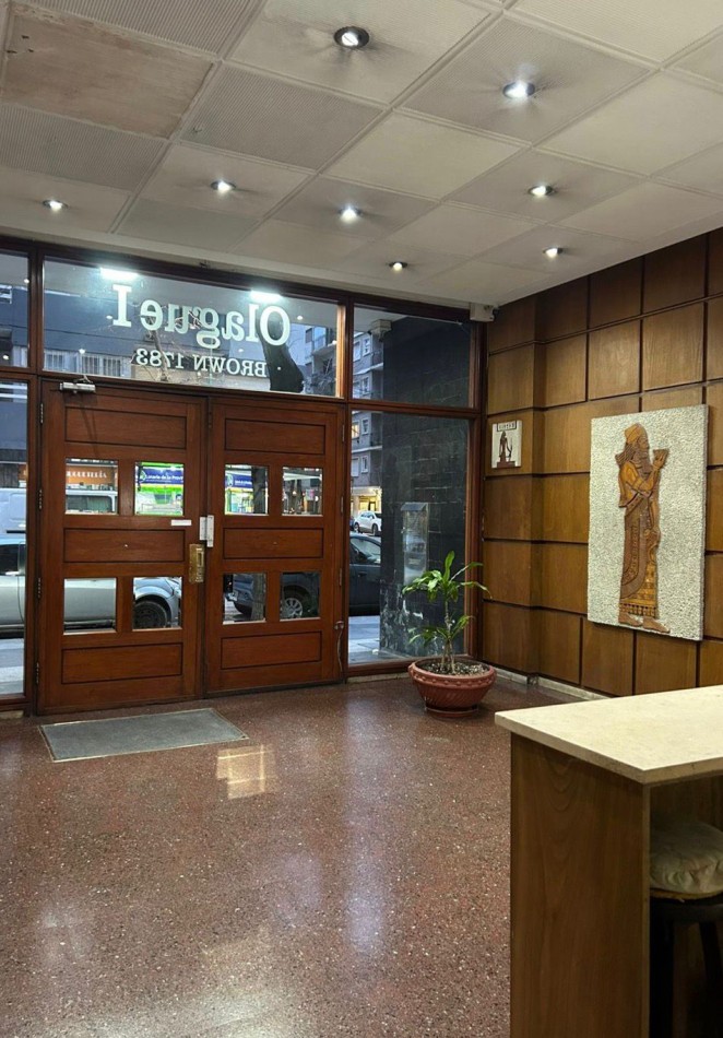 Venta - Depto. 2 ambientes con cochera en zona Centro