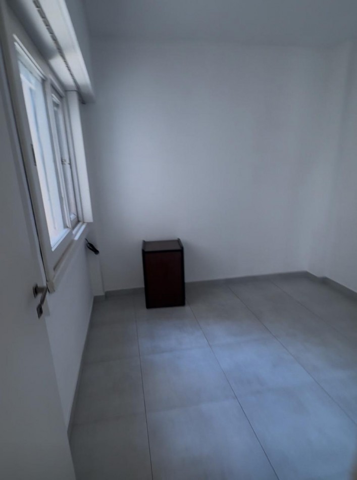 Alquiler 12 meses - Depto. 2 ambientes con balcon a la calle