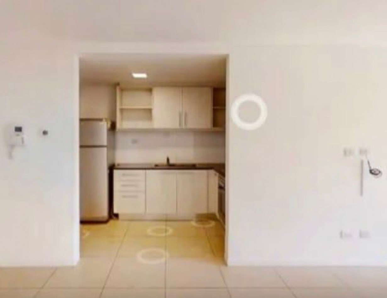 Alquiler 12 meses - Depto. 2 ambientes con cochera en el Centro