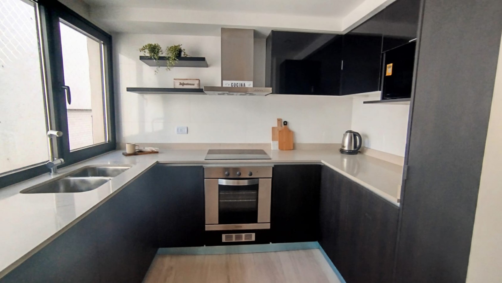 Venta- Departamento 2 ambientes con balcon y cochera.