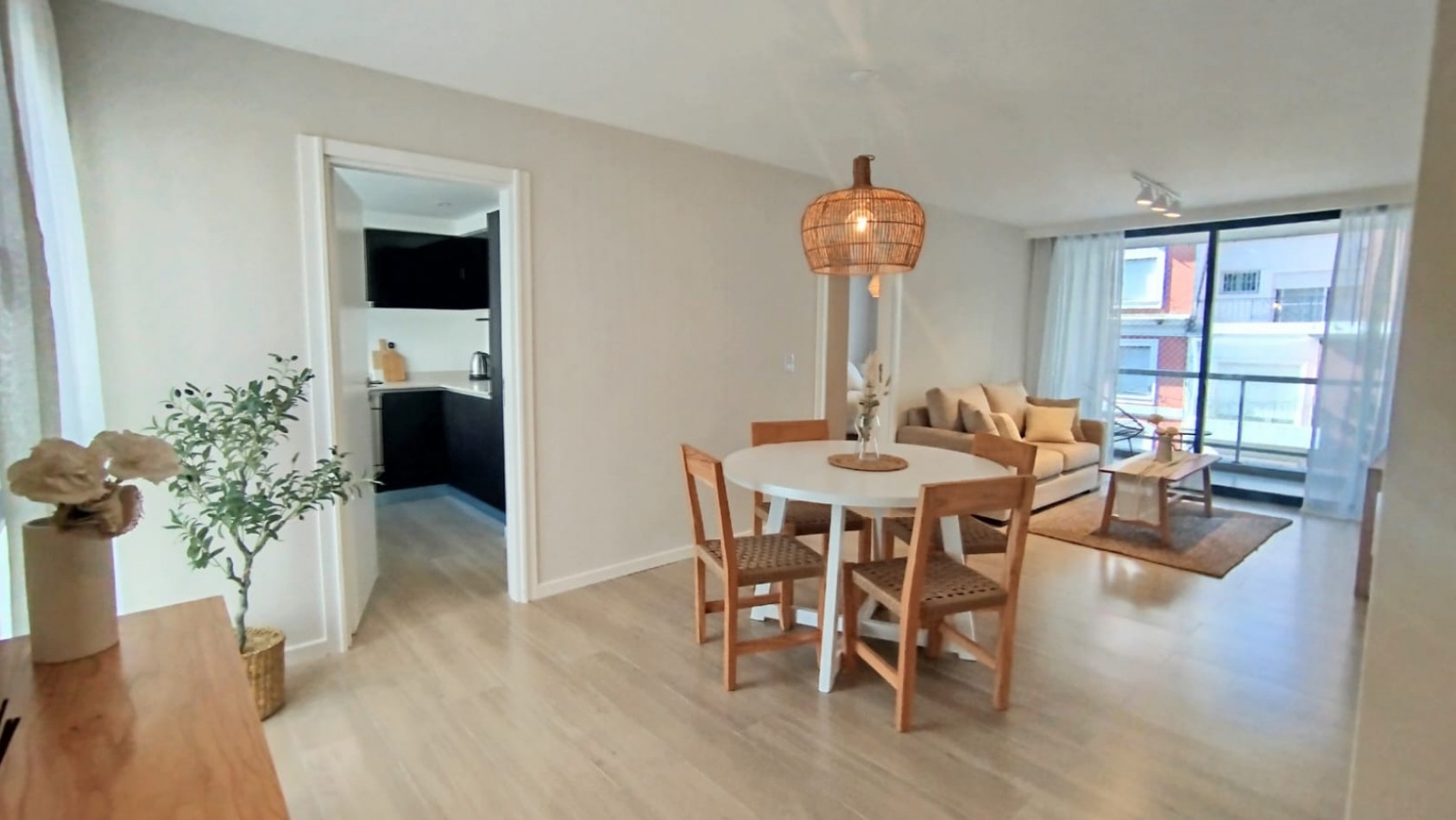 Venta- Departamento 2 ambientes con balcon y cochera.